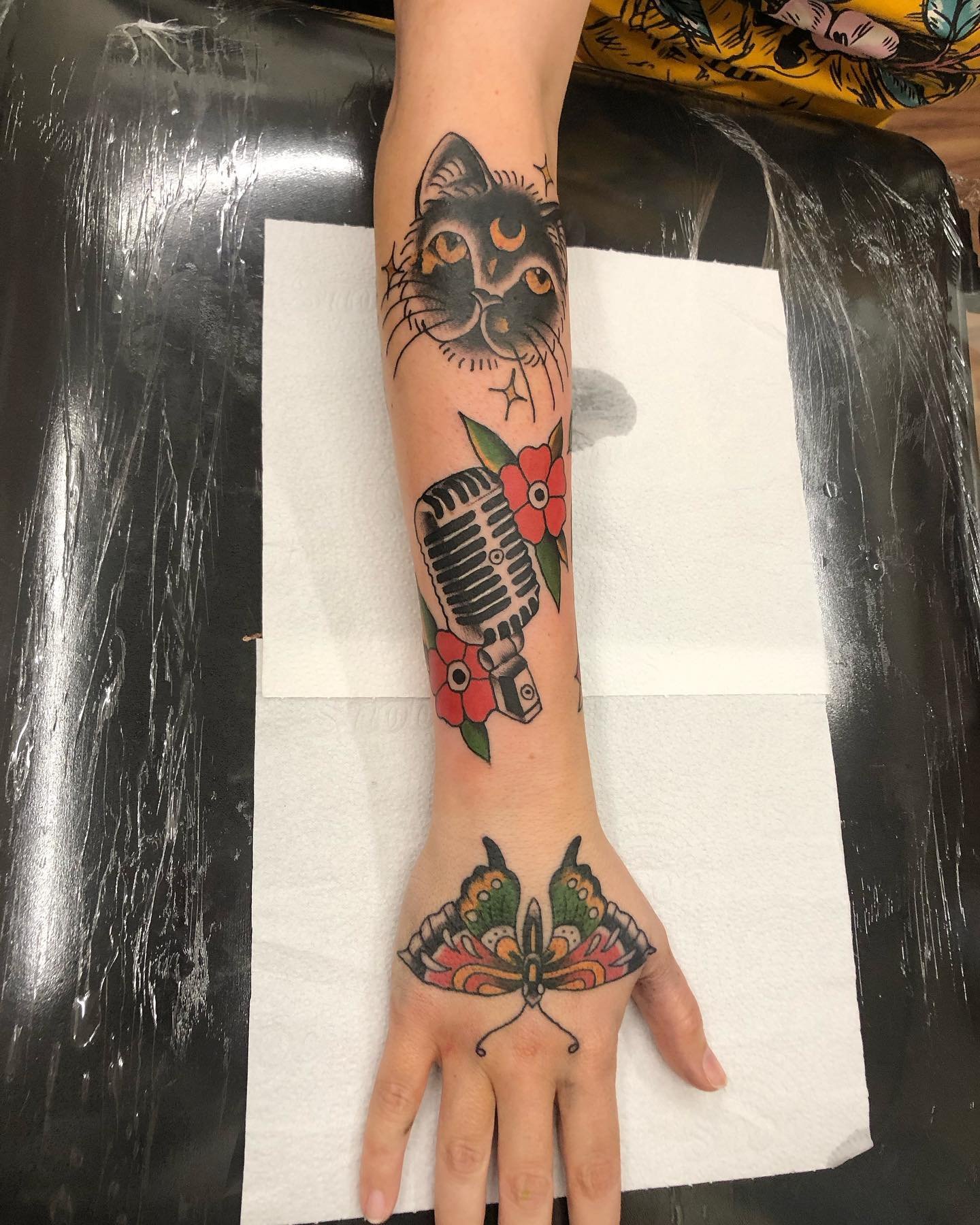 Tatuagem tradicional ombro Helena Cinirla Curitiba